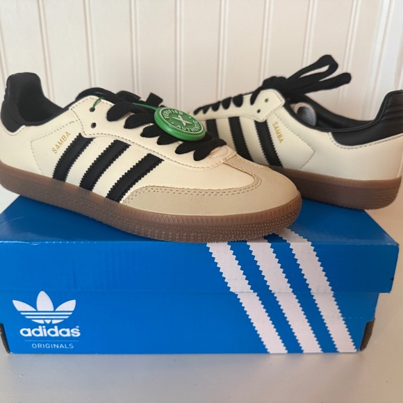 Women’s Adidas Samba - Picture 1 of 2